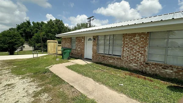 $900 | 402 Bacon Street, Unit 1, Madisonville, TX 77864