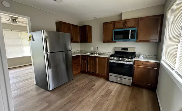 $900 | 402 Bacon Street, Unit 1, Madisonville, TX 77864