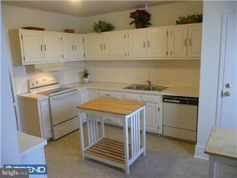 2 E Fairway Road, Unit E Reading, PA 19607 - Photo 3 of 8 Kitchen