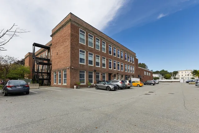 $409,900 | 948 Main Street, Unit 105, Waltham, MA 02451