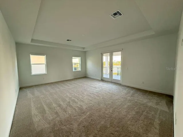 a view of empty room with window