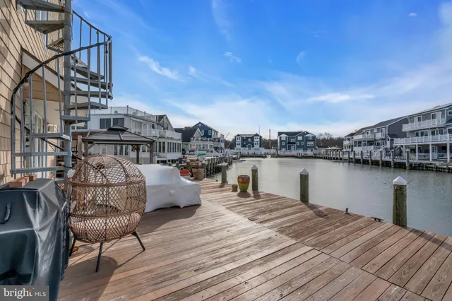 a view of a white building among the front of house