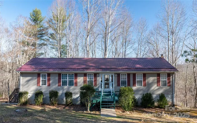 $599,500 | 120 Powderhorn Drive\, Burnsville, NC 28714