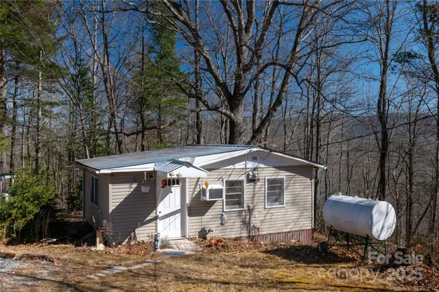 $599,500 | 120 Powderhorn Drive\, Burnsville, NC 28714