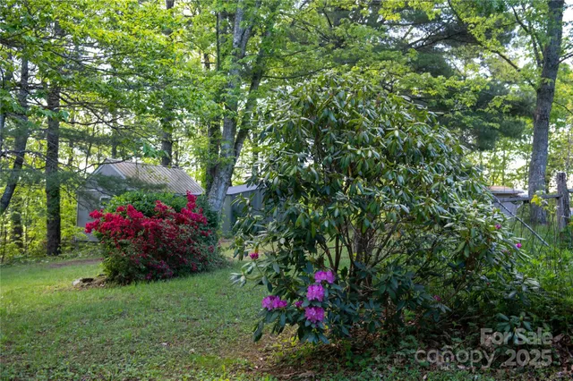 $599,500 | 120 Powderhorn Drive\, Burnsville, NC 28714