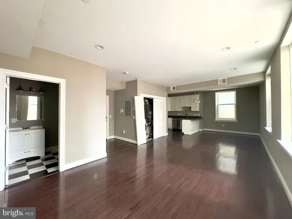 $1,700 | 208 East Redwood Street, Unit 2C, Baltimore, MD 21202
