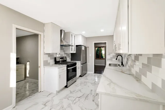 $4,200 | 75 Carthage Lane, Hoffman Estates, IL 60169