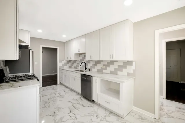 $4,200 | 75 Carthage Lane, Hoffman Estates, IL 60169