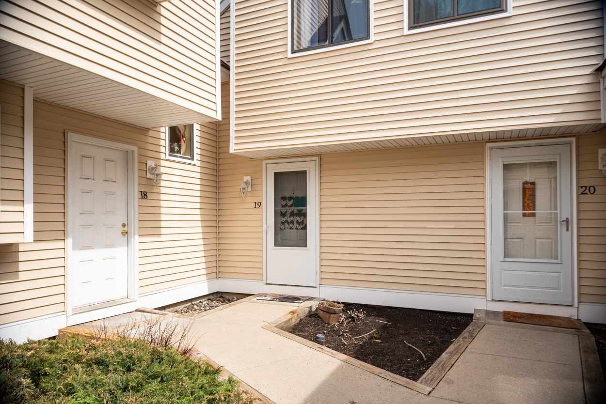 19 Franklin Heights, Unit 19 Rochester, NH 03867 - Photo 2 of 19