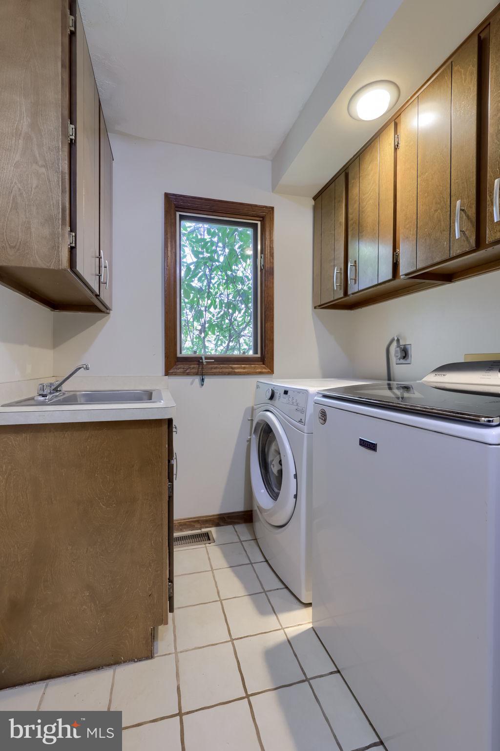 2211 Rocky Ridge Court York, PA 17406 - Photo 25 of 48 a bathroom with a sink a toilet and mirror