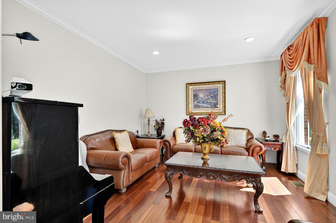 23 Zaitz Farm Road West Windsor, NJ 08550 - Photo 7 of 63 Living room