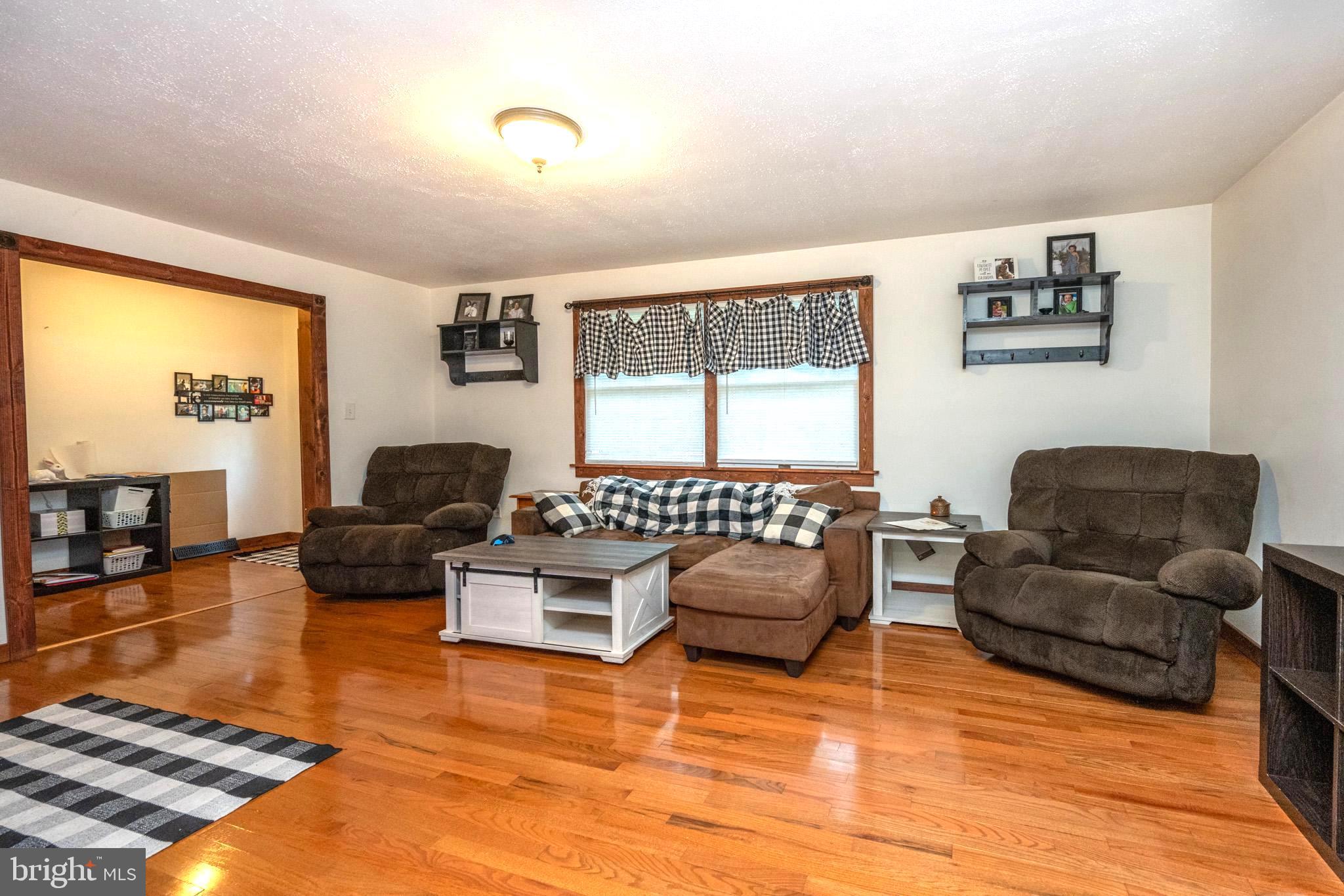 14609 Viewcrest Road Southwest Cumberland, MD 21502 - Photo 6 of 50 upper level family room