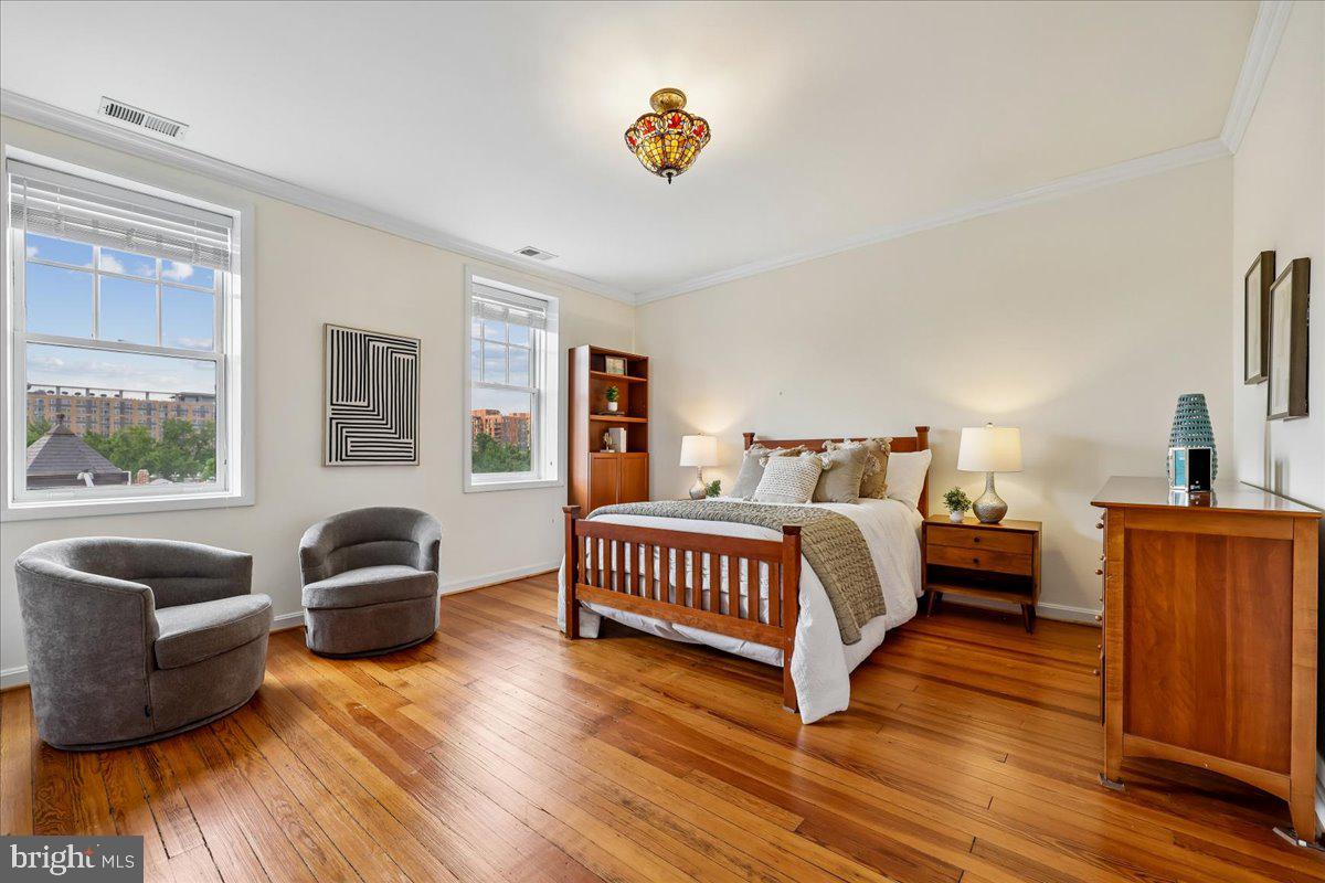 126 E Street Southeast Washington, DC 20003 - Photo 5 of 38
