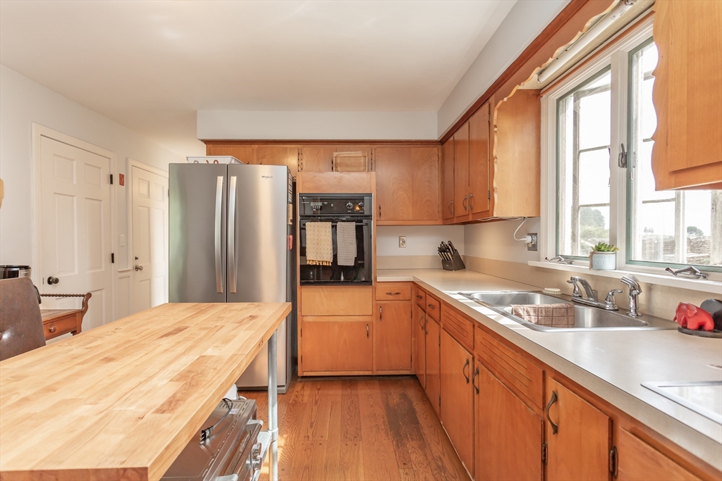 960 Tucker Road Dartmouth, MA 02747 - Photo 11 of 35