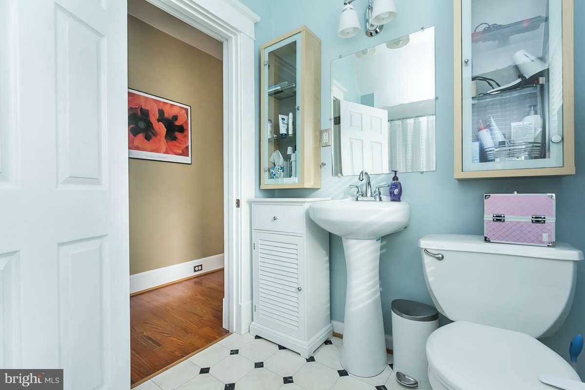 5304 Tramore Road Baltimore, MD 21214 - Photo 22 of 30 Bath