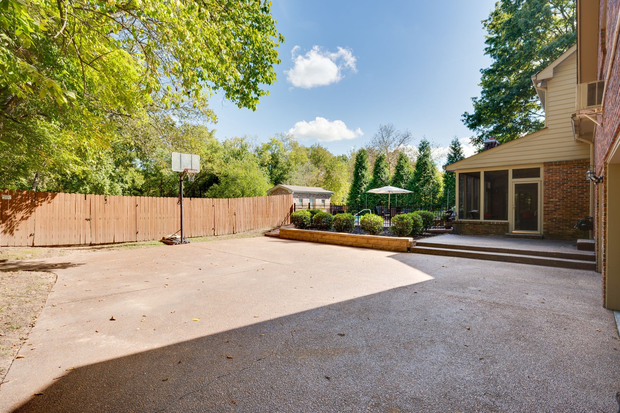 1400 Arrowhead Drive Brentwood, TN 37027 - Photo 8 of 15 front view of a house with a garage