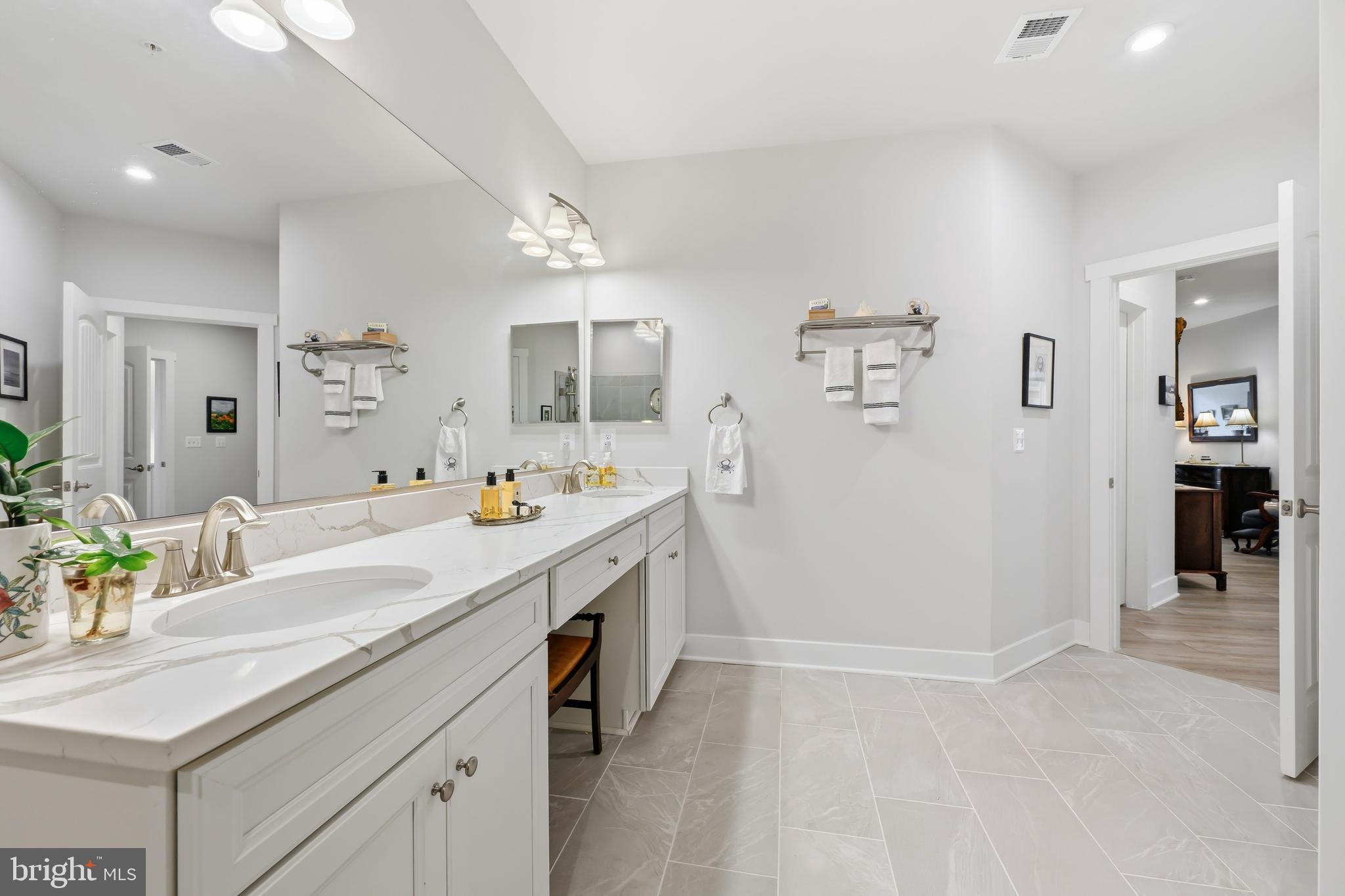 190 Harrier Way, Unit 24 Chester, MD 21619 - Photo 41 of 78 Primary bathroom