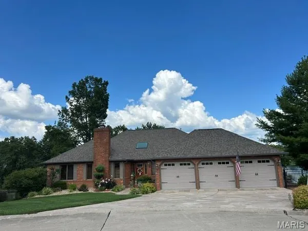 $675,000 | 13 Timber Waters Court, Swansea, IL 62226