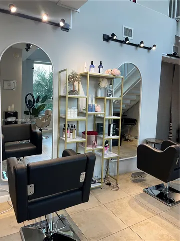 a bathroom with a toilet