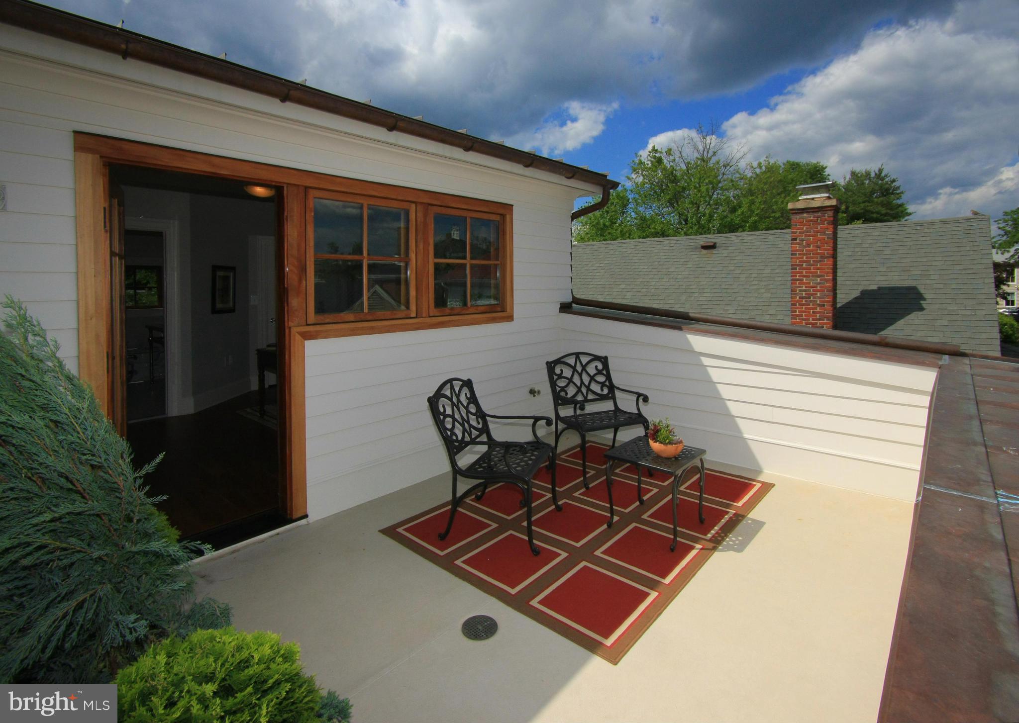 24 Dean Street Annapolis, MD 21401 - Photo 25 of 30 a view of a chairs and tables in patio