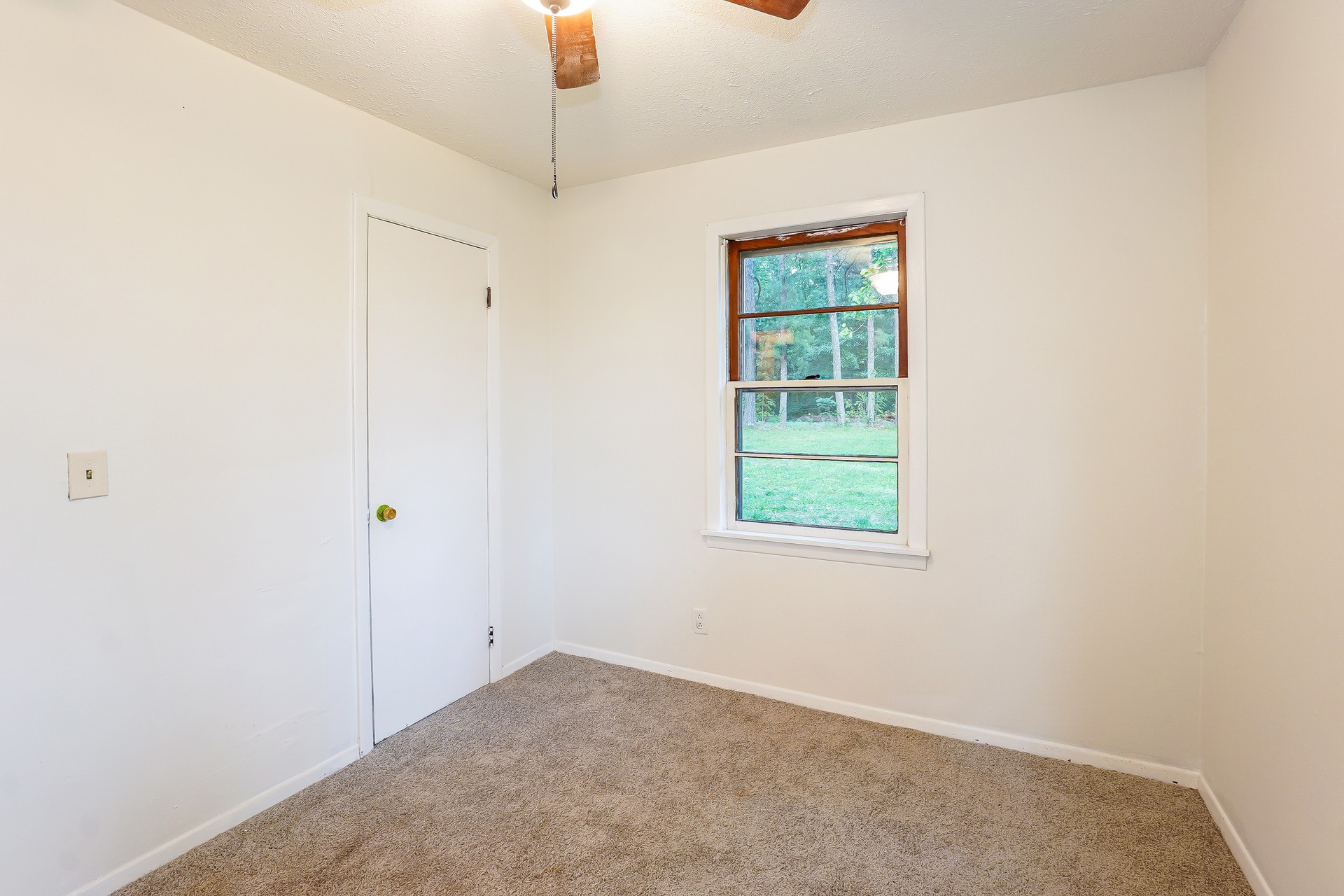 231 Foston Chapel Road Hopkinsville, KY 42240 - Photo 9 of 20 a view of an empty room with a window