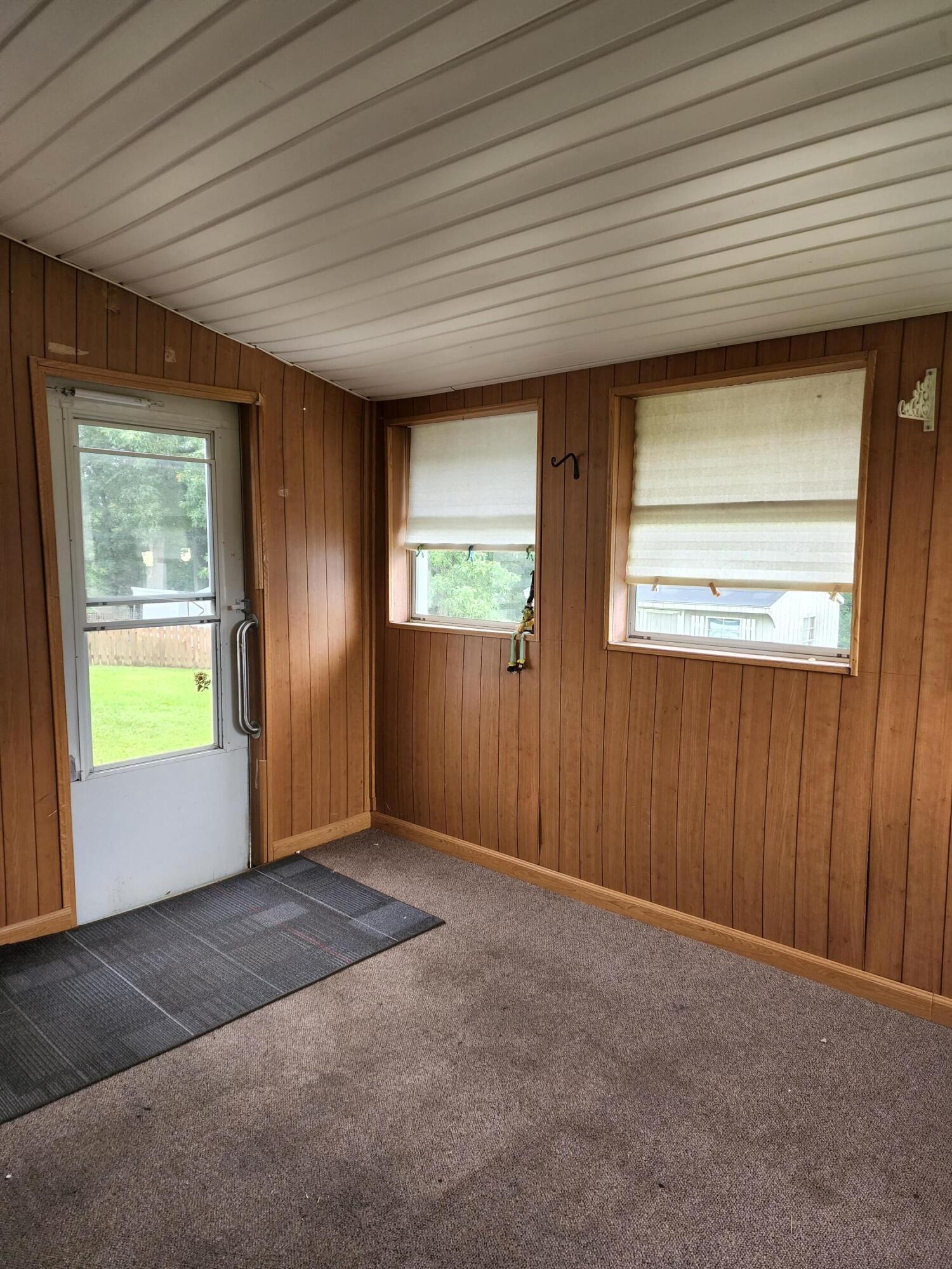 4820 Oak Road Northwest Roanoke, VA 24017 - Photo 11 of 18 Enclosed back porch-1.1