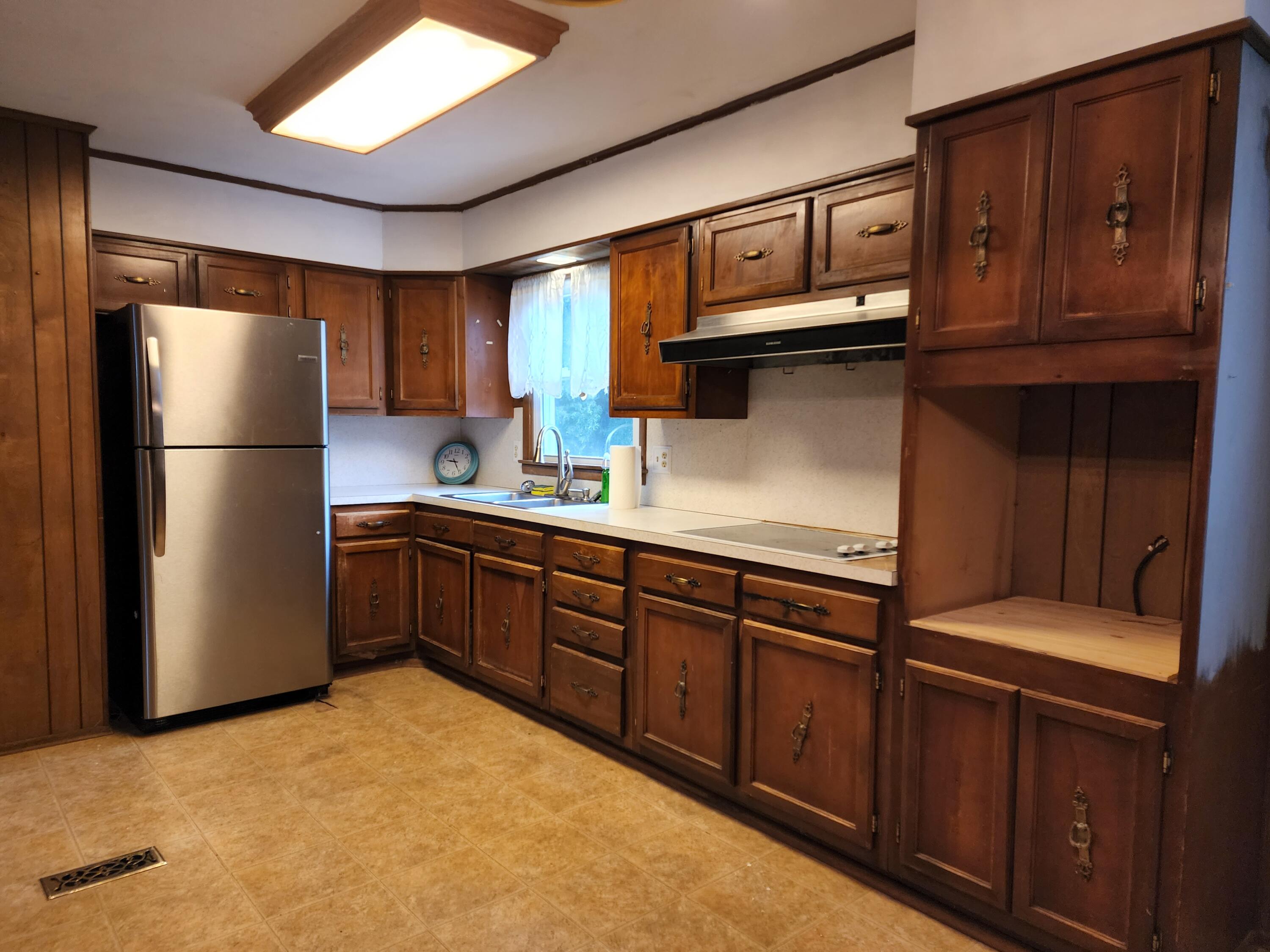 4820 Oak Road Northwest Roanoke, VA 24017 - Photo 4 of 18 Kitchen1
