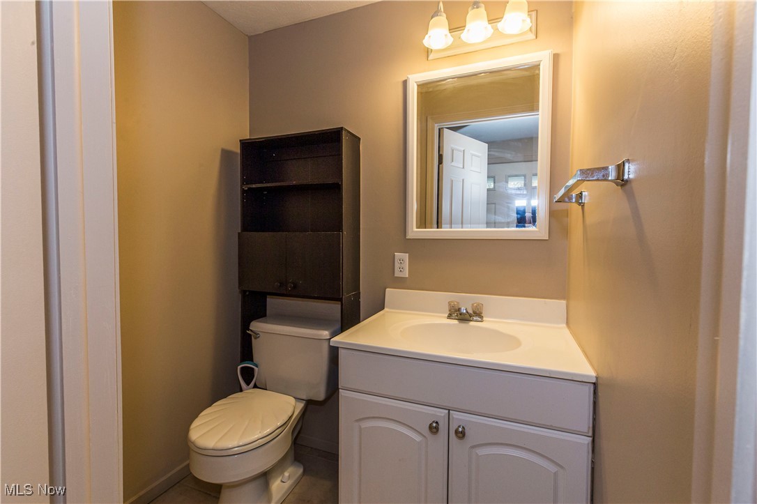 147 Quaker Ridge Drive Akron, OH 44313 - Photo 7 of 31 Half Bath