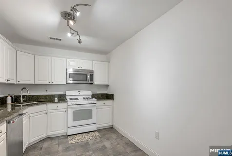 $3,000 | 1037 Cumberland Court, Mahwah, NJ 07430