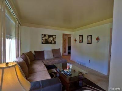 25720 Rubin Road Warren, MI 48089 - Photo 9 of 18 Living rm.jpg