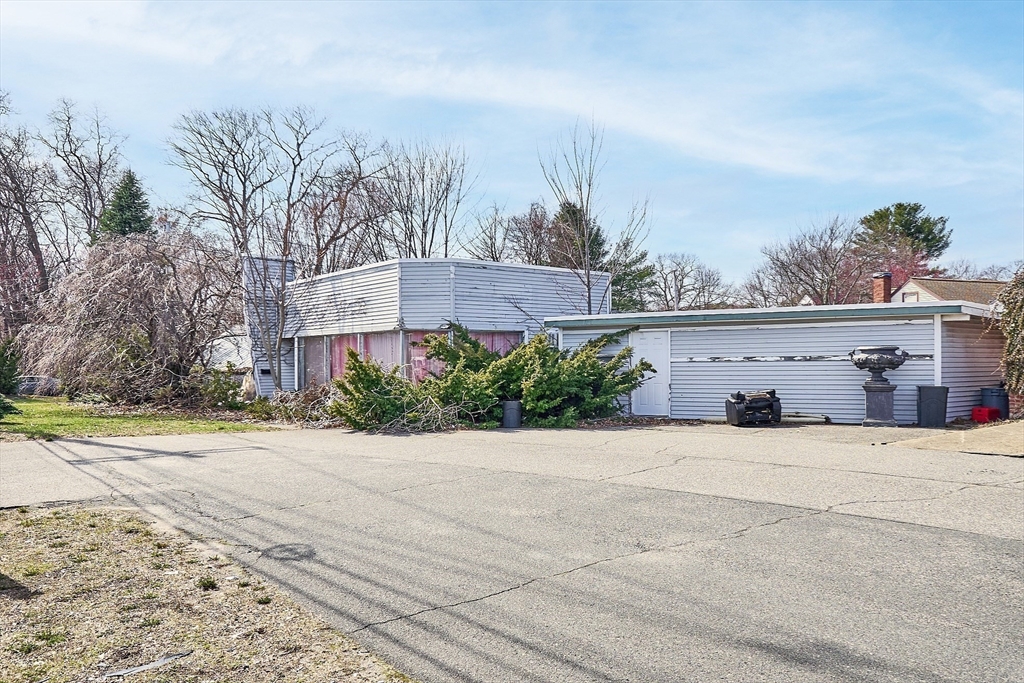 344 Broadway Lynnfield, MA 01940 - Photo 3 of 23 a front view of house with yard