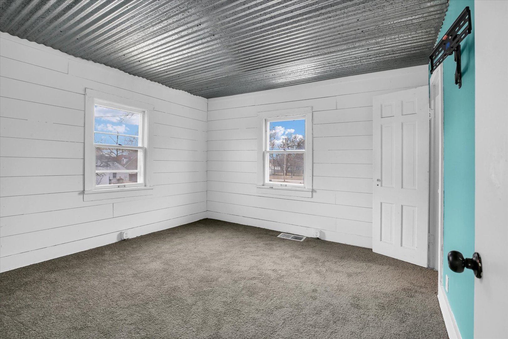 508 East Champaign Avenue Rantoul, IL 61866 - Photo 24 of 48 an empty room with windows