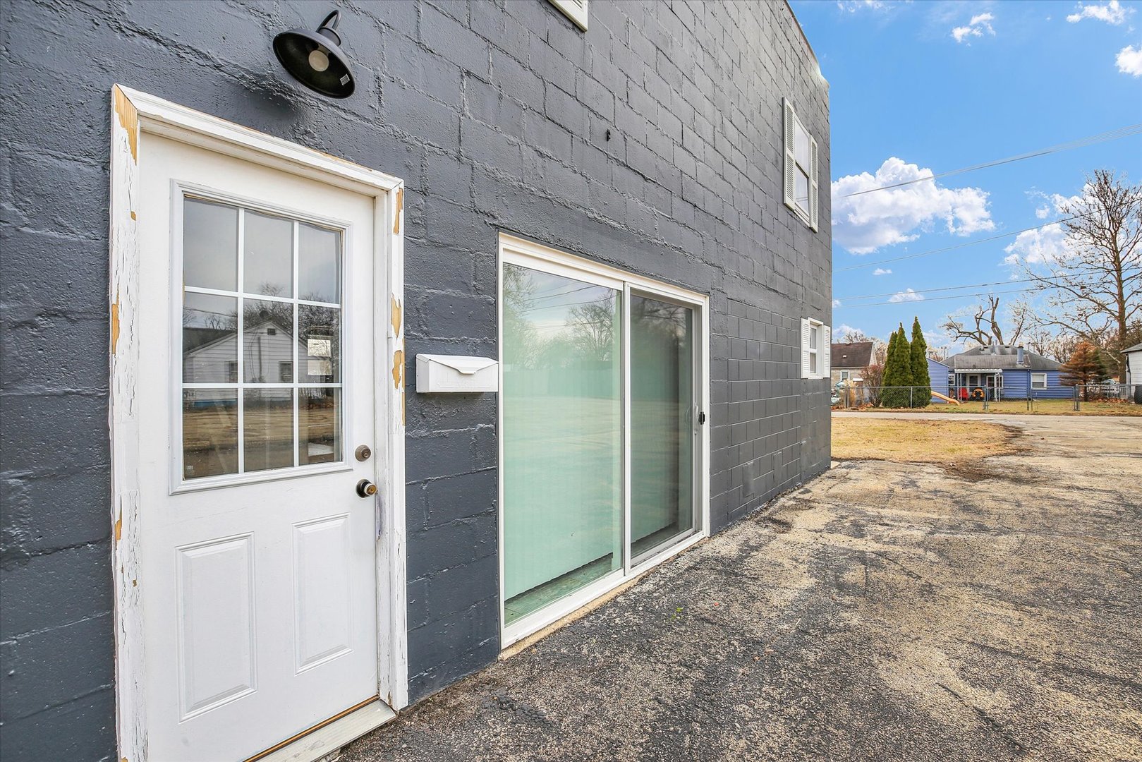 508 East Champaign Avenue Rantoul, IL 61866 - Photo 3 of 48 a view of livingroom with an outdoor space