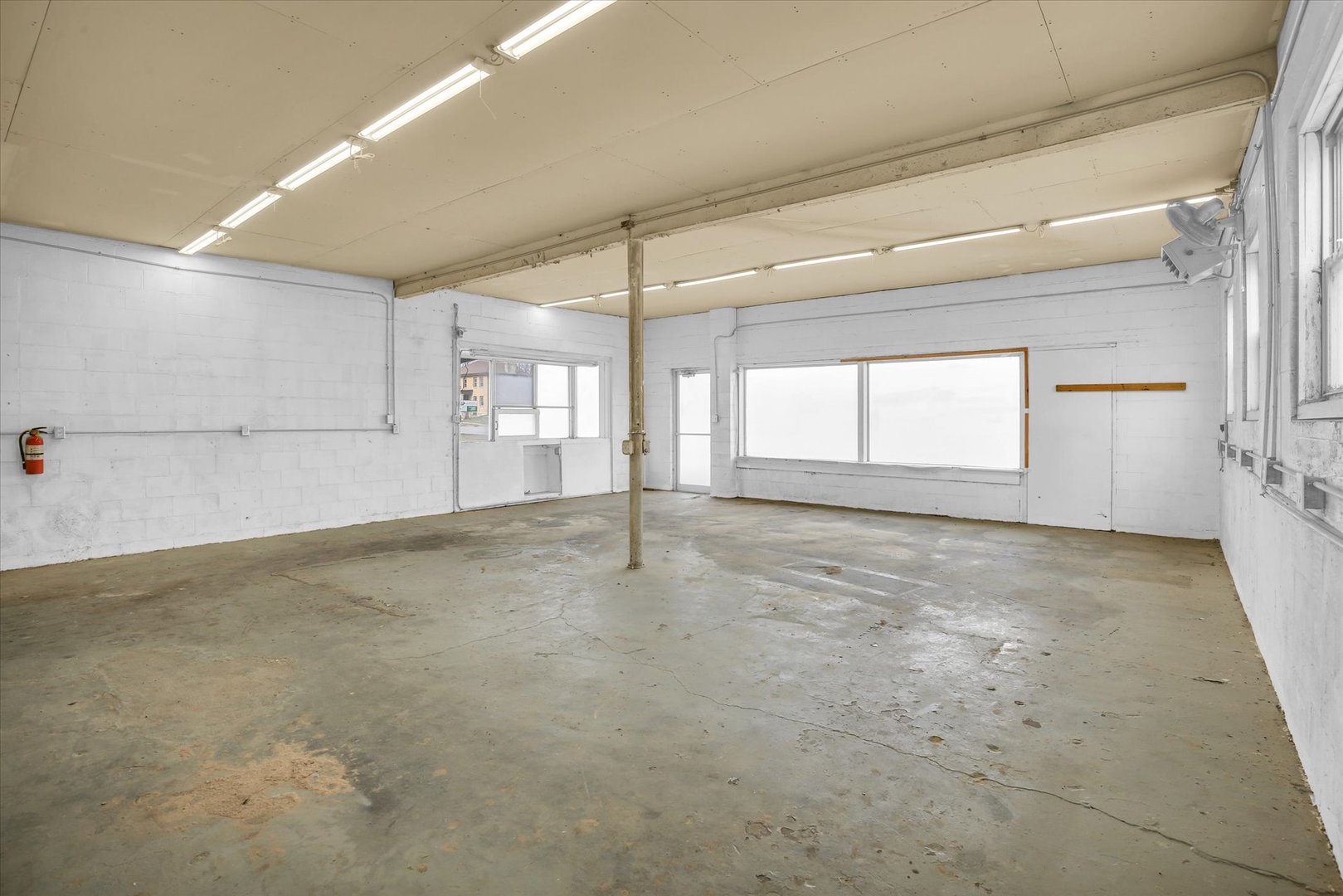 508 East Champaign Avenue Rantoul, IL 61866 - Photo 35 of 48 a view of an empty room with a window