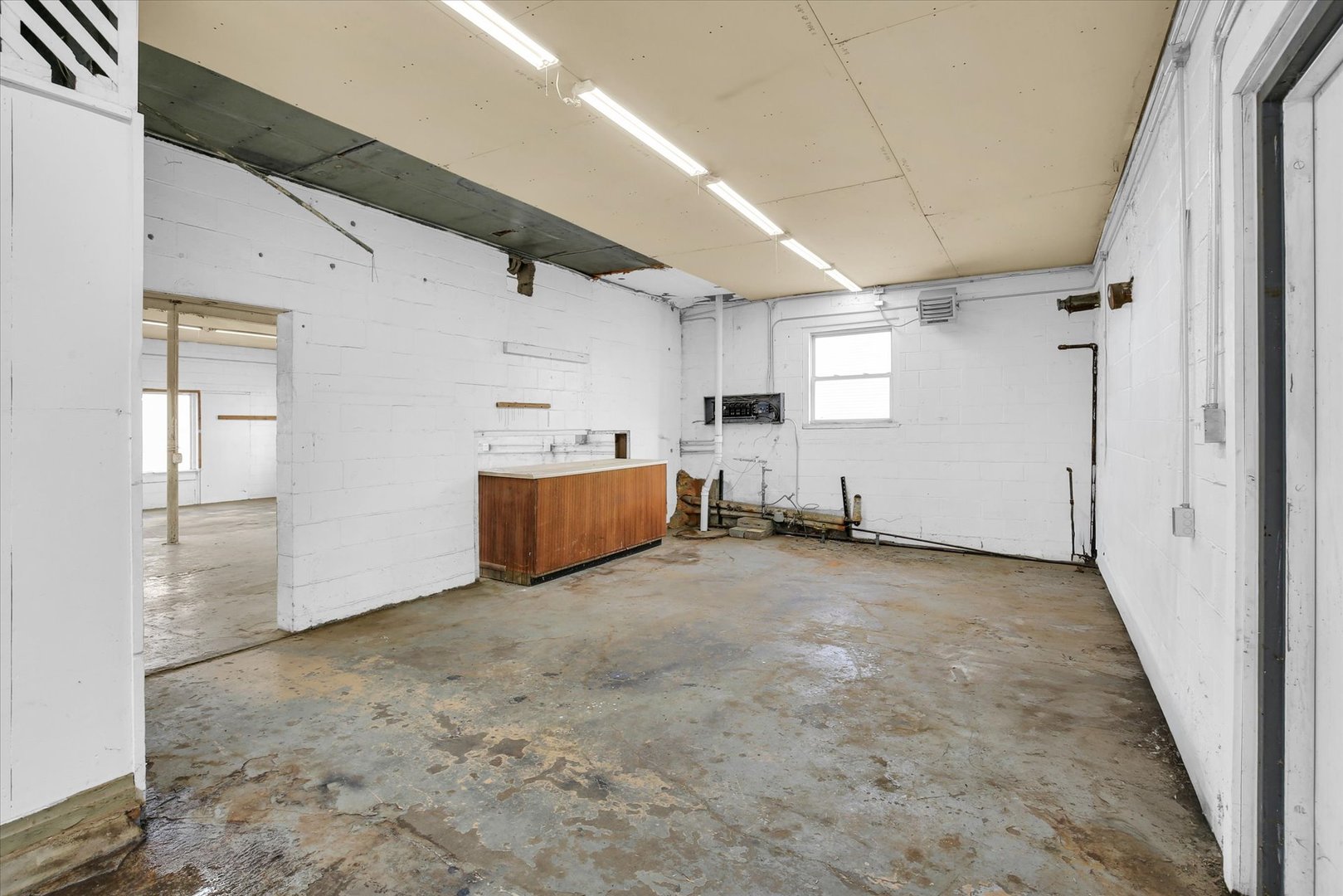 508 East Champaign Avenue Rantoul, IL 61866 - Photo 38 of 48 a view of an empty room with a window