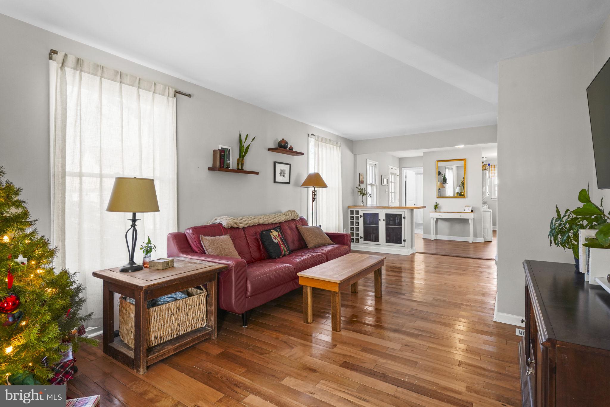 5369 Ed Prout Road Lothian, MD 20711 - Photo 24 of 34 Living room