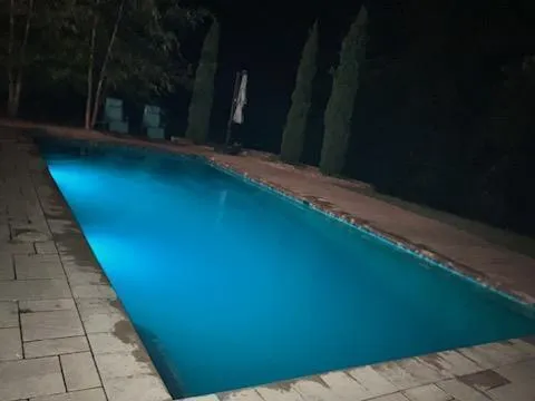 a view of a front of house with a yard