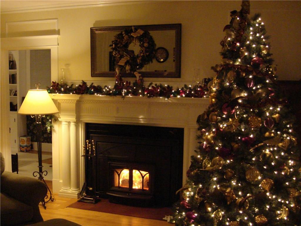 123 Winthrop Street Augusta, ME 04330 - Photo 13 of 35 Home for the holidays !