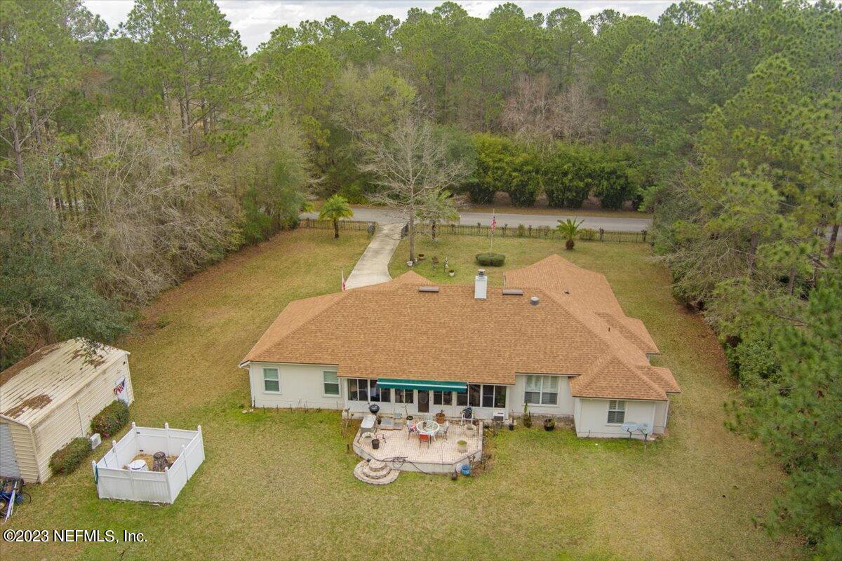 1233 Cactus Cut Road Middleburg, FL 32068 - Photo 8 of 46 a view of a balcony with table and chairs