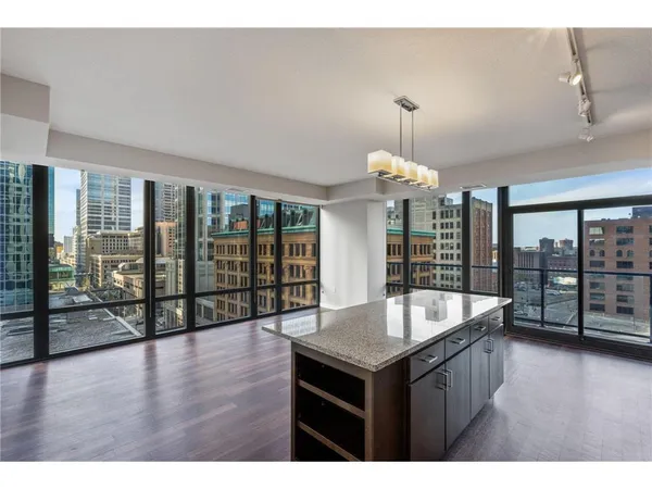 $3,180 | 465 Nicollet Mall, Unit 2101, Minneapolis, MN 55401