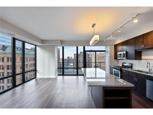 $3,180 | 465 Nicollet Mall, Unit 2101, Minneapolis, MN 55401