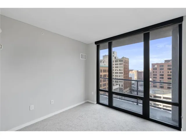 $2,740 | 465 Nicollet Mall, Unit 1001, Minneapolis, MN 55401