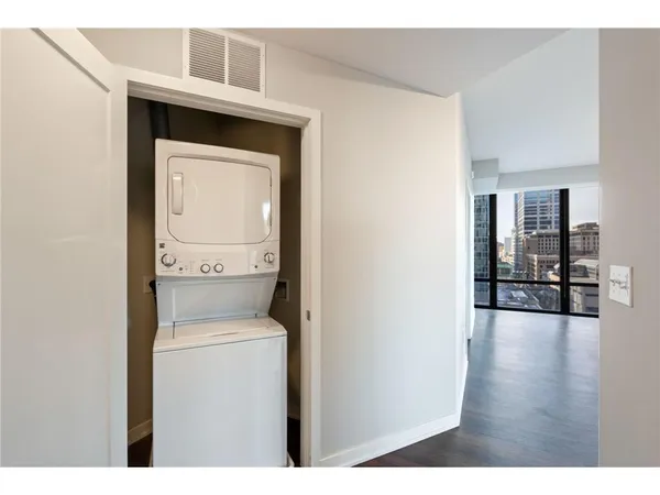 $3,180 | 465 Nicollet Mall, Unit 2101, Minneapolis, MN 55401