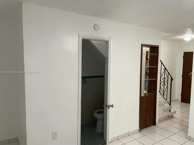 $2,200 | Gratigny Red, Hialeah, FL 33012