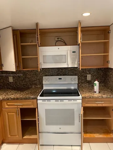 $2,200 | Gratigny Red, Hialeah, FL 33012