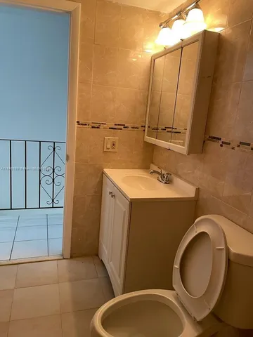 $2,200 | Gratigny Red, Hialeah, FL 33012