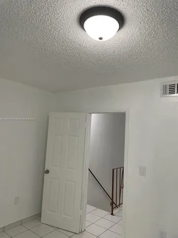 $2,200 | Gratigny Red, Hialeah, FL 33012