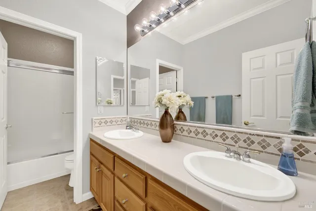 a view of a fountain in the backyard of a house