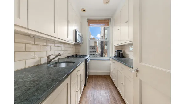 $1,295,000 | 781 5th Avenue, Unit 1611 | Lenox Hill