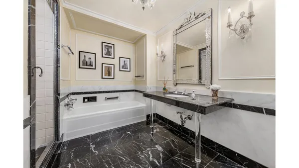 $1,295,000 | 781 5th Avenue, Unit 1611 | Lenox Hill